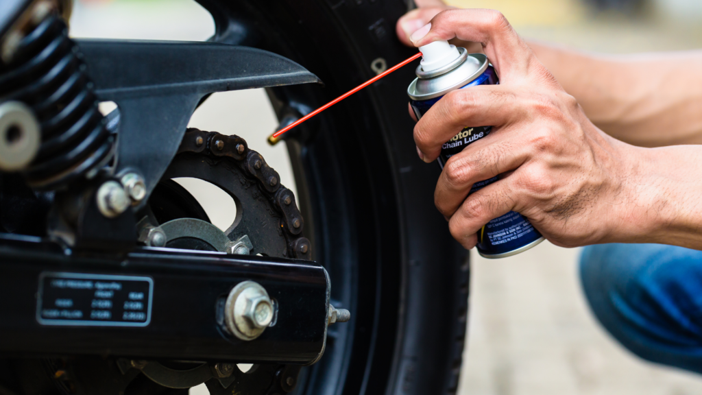 Comment graisser la chaîne d’une moto ?